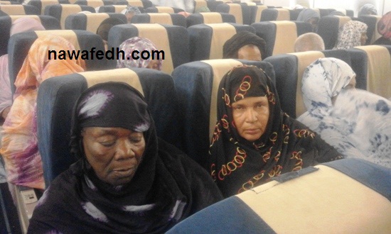 الحجاج بعد صعودهم الطائرة 